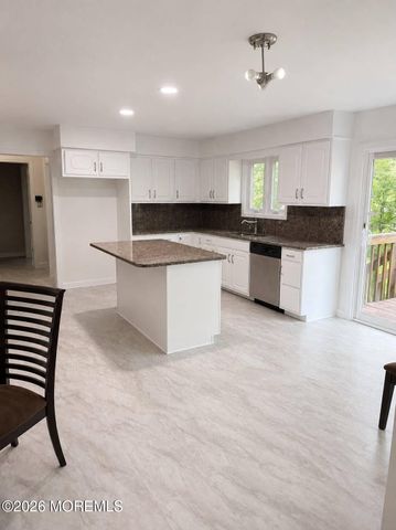 8 Delwood Drive, Holmdel, NJ 07733