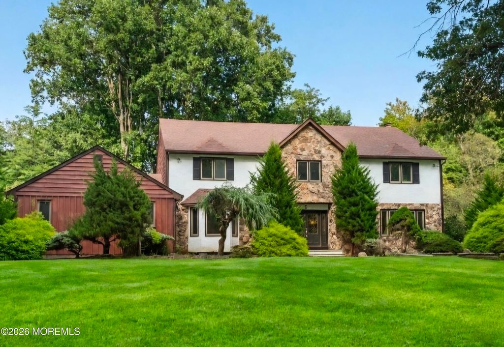 8 Delwood Drive, Holmdel, NJ 07733