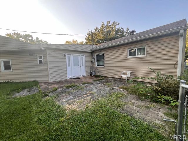 3900 N Park Drive, Belleville, IL 62226