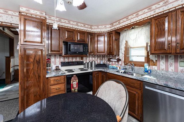 1364 12th Avenue S, Fargo, ND 58103