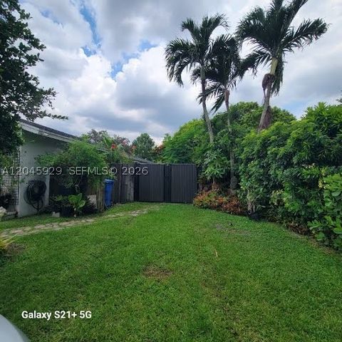 132 Sparrow Dr B, Royal Palm Beach, FL 33411