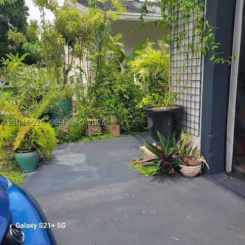 132 Sparrow Dr B, Royal Palm Beach, FL 33411