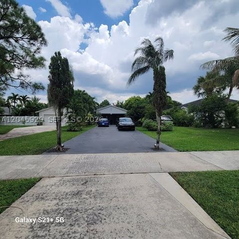 132 Sparrow Dr B, Royal Palm Beach, FL 33411
