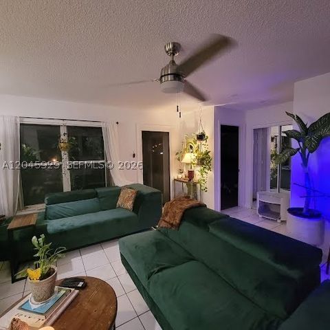 132 Sparrow Dr B, Royal Palm Beach, FL 33411