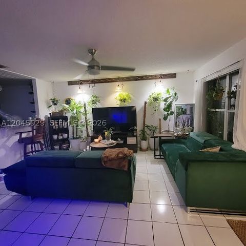 132 Sparrow Dr B, Royal Palm Beach, FL 33411