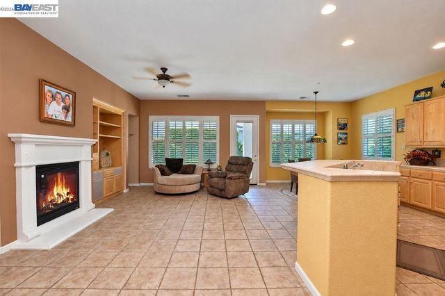 1242 Flores Way, Brentwood, CA 94513