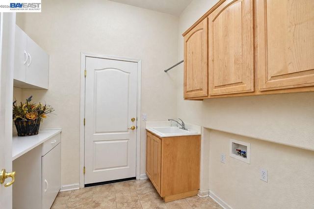 1242 Flores Way, Brentwood, CA 94513