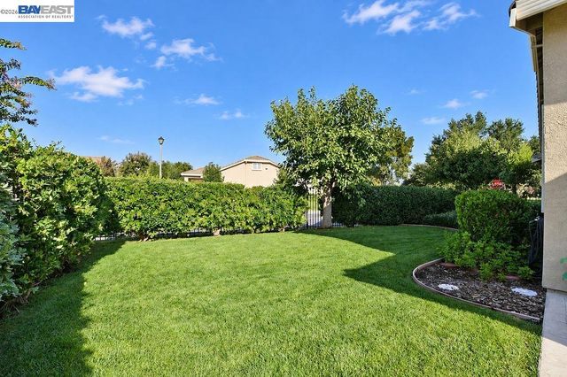 1242 Flores Way, Brentwood, CA 94513