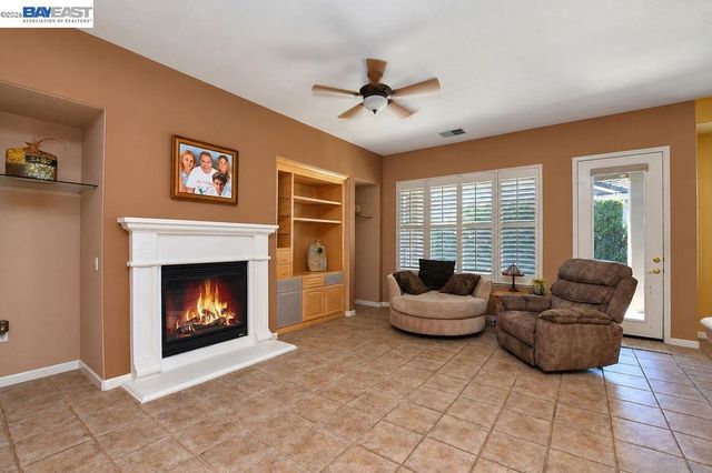1242 Flores Way, Brentwood, CA 94513