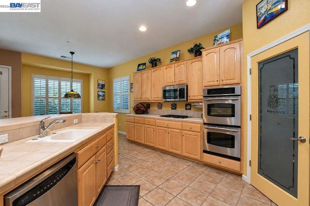 1242 Flores Way, Brentwood, CA 94513