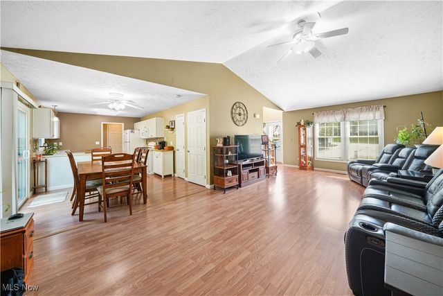 805 Hunter Ridge Drive, Streetsboro, OH 44241