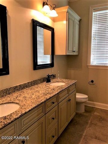 124 Clover Leaf Drive, Lafayette, LA 70508