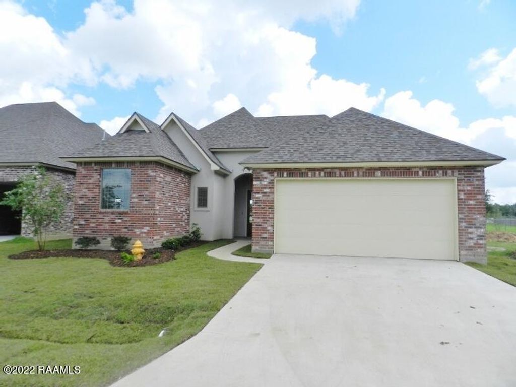 124 Clover Leaf Drive, Lafayette, LA 70508