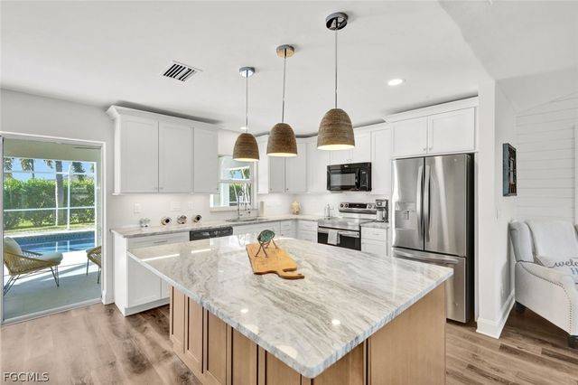 2720 SW 32nd ST, Cape Coral, FL 33914