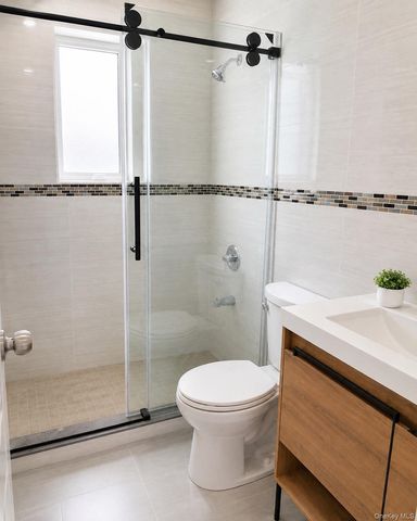 5647 136th Street, Flushing, NY 11355