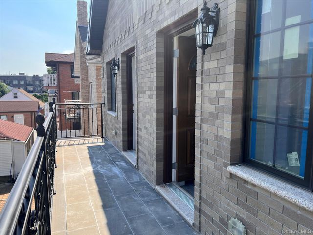 5647 136th Street, Flushing, NY 11355