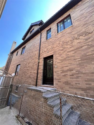 5647 136th Street, Flushing, NY 11355
