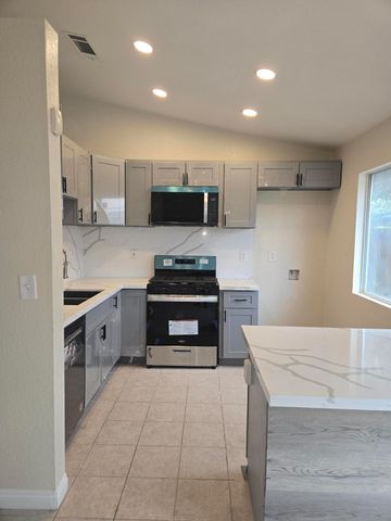 300 Old Town Drive, Tulare, CA 93274