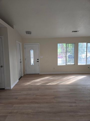 300 Old Town Drive, Tulare, CA 93274