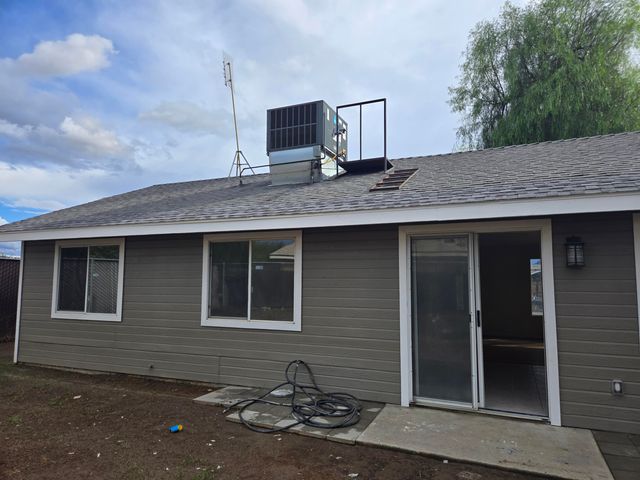 300 Old Town Drive, Tulare, CA 93274