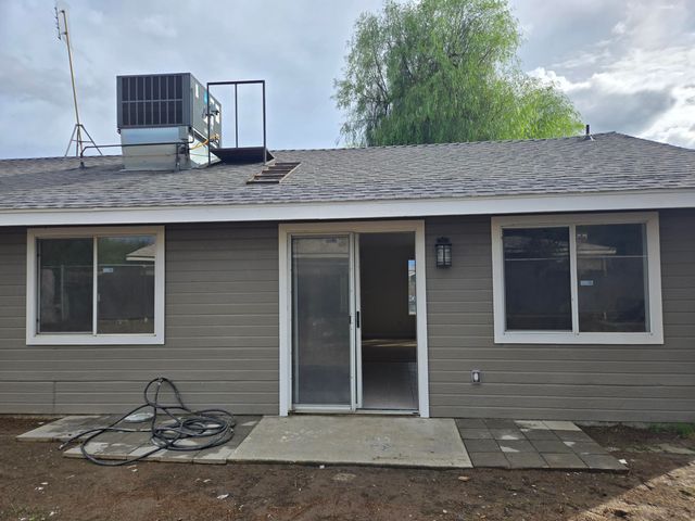 300 Old Town Drive, Tulare, CA 93274