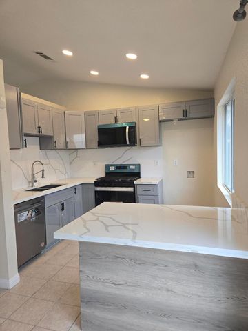 300 Old Town Drive, Tulare, CA 93274