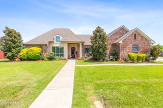 115 Oak Shadows Drive, Youngsville, LA 70592