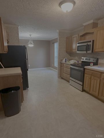 226 Edgewood Ln, Charlotte Court House, VA 23923