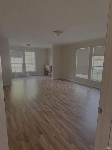 226 Edgewood Ln, Charlotte Court House, VA 23923