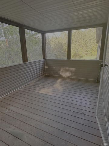 226 Edgewood Ln, Charlotte Court House, VA 23923