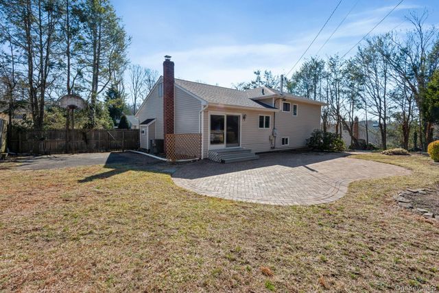 37 Grist Mill Lane, Halesite, NY 11743