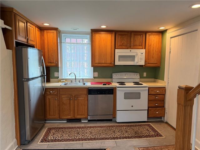 63 poplar Street 3, Newport, RI 02840