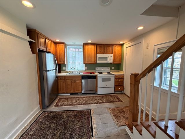 63 poplar Street 3, Newport, RI 02840