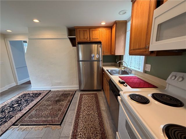 63 poplar Street 3, Newport, RI 02840