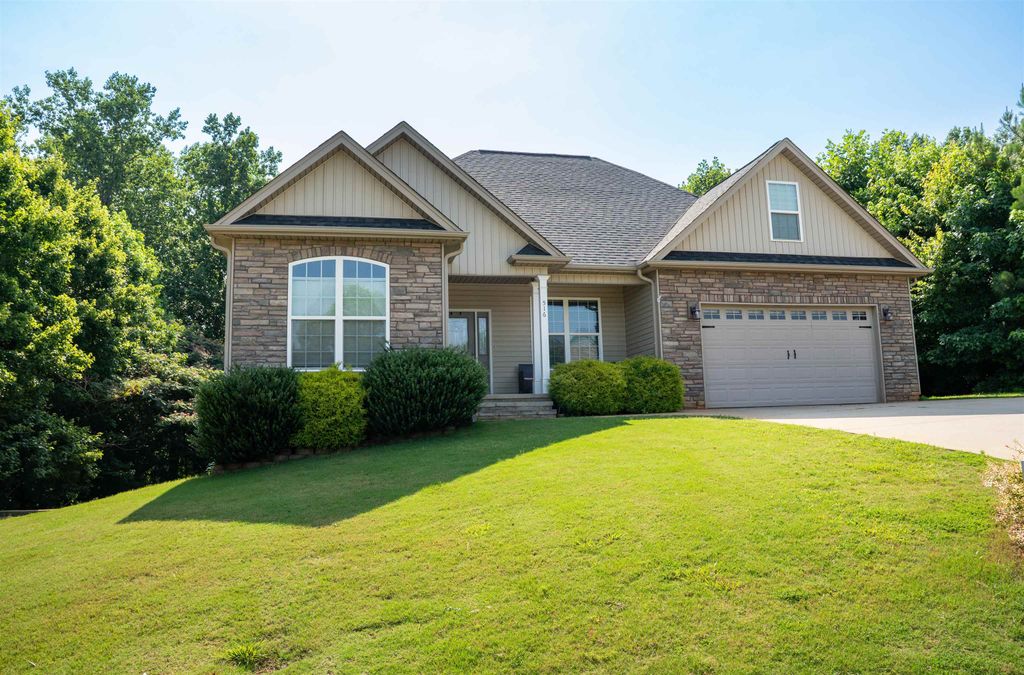 516 Abberly Lane, Boiling Springs, SC 29316