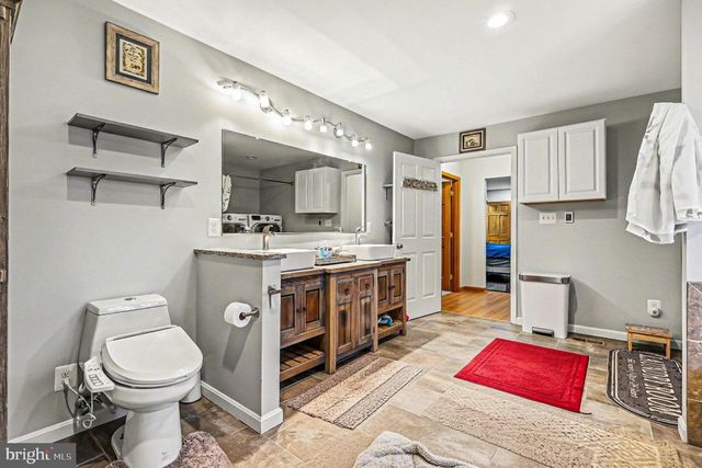 8318 DIAMOND HILL RD, Warrenton, VA 20186