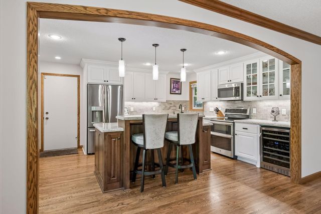 6117 Habitat Court S, Edina, MN 55436