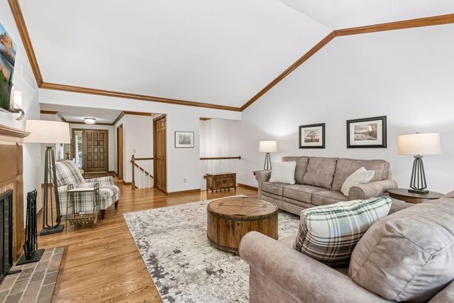 6117 Habitat Court S, Edina, MN 55436