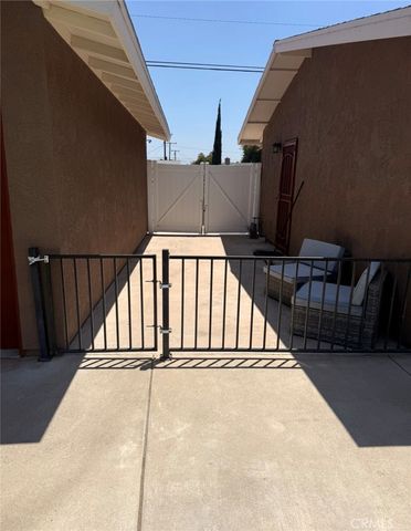 1060 E Lynwood, San Bernardino, CA 92404