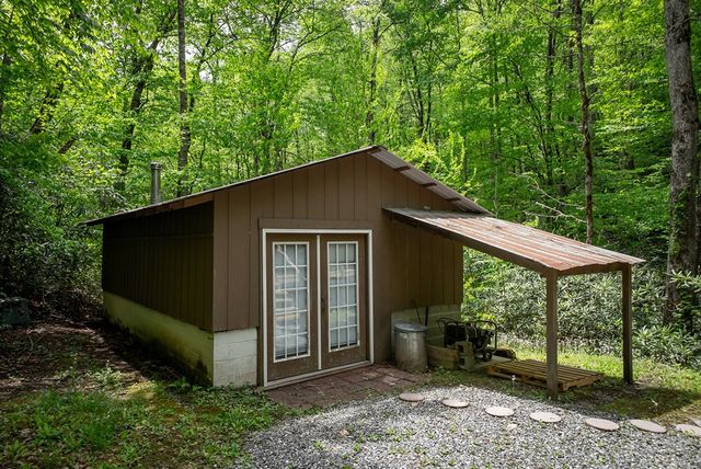 4700 W Buffalo Road, Robbinsville, NC 28771