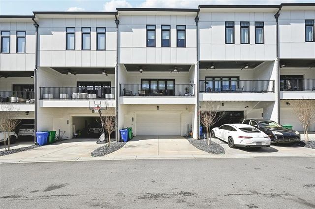 1108 Briar Cove Circle, Atlanta, GA 30329