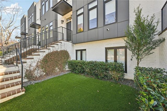 1108 Briar Cove Circle, Atlanta, GA 30329