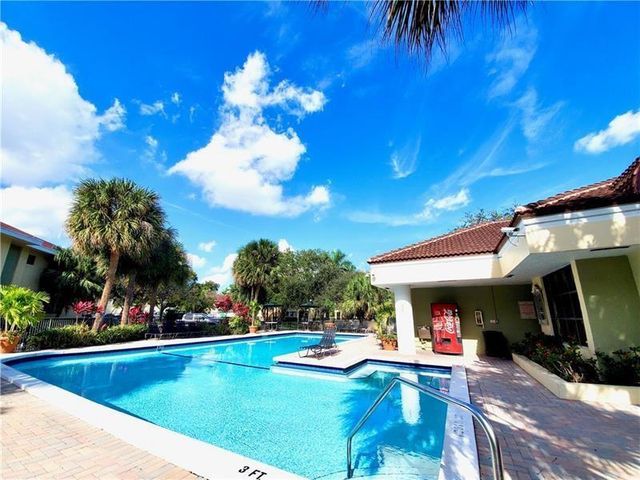 2445 SW 18th Terrace 413, Fort Lauderdale, FL 33315