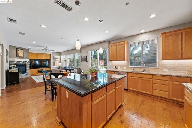 1320 Sand Drift Dr, Brentwood, CA 94513