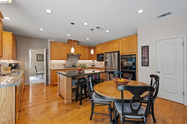 1320 Sand Drift Dr, Brentwood, CA 94513