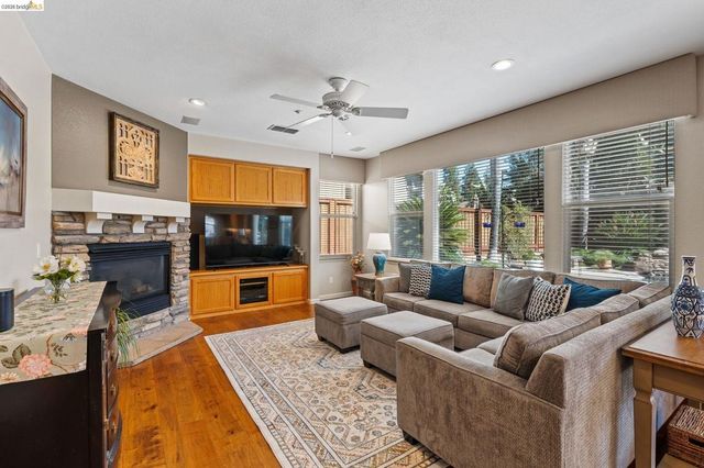 1320 Sand Drift Dr, Brentwood, CA 94513