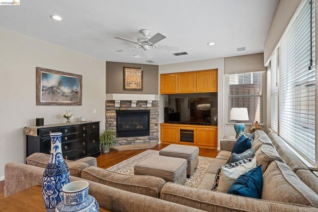 1320 Sand Drift Dr, Brentwood, CA 94513
