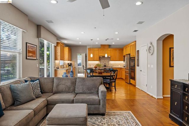 1320 Sand Drift Dr, Brentwood, CA 94513