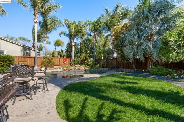 1320 Sand Drift Dr, Brentwood, CA 94513