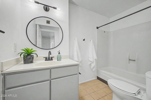 5865 E THOMAS Road, Scottsdale, AZ 85251